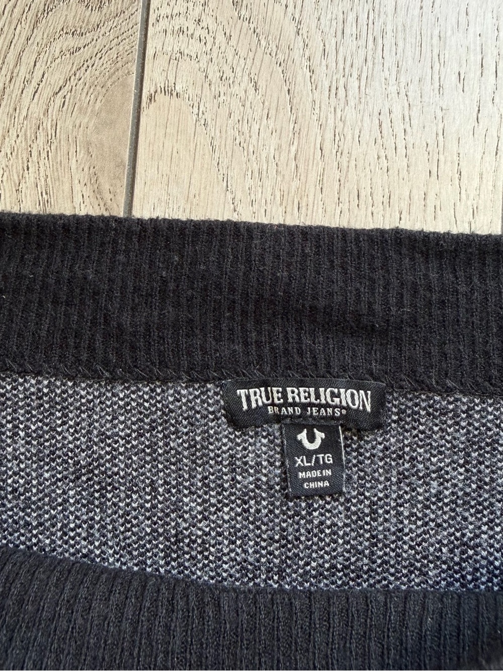 True Religion Black Logo Cropped Sweatshirt XL - Picture 2 of 5